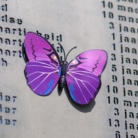 Foto kindermonument met vlinder. Beeld Monique van den Brink