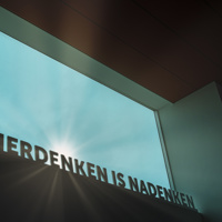 Herdenken is nadenken. Beeld Jan van de Ven